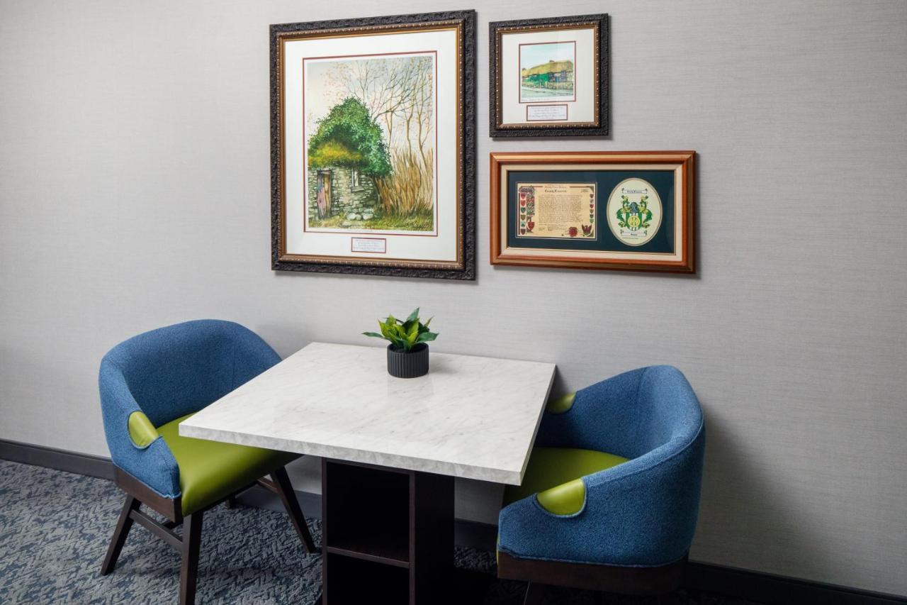 גלנה Irish Cottage Inn & Suites מראה חיצוני תמונה