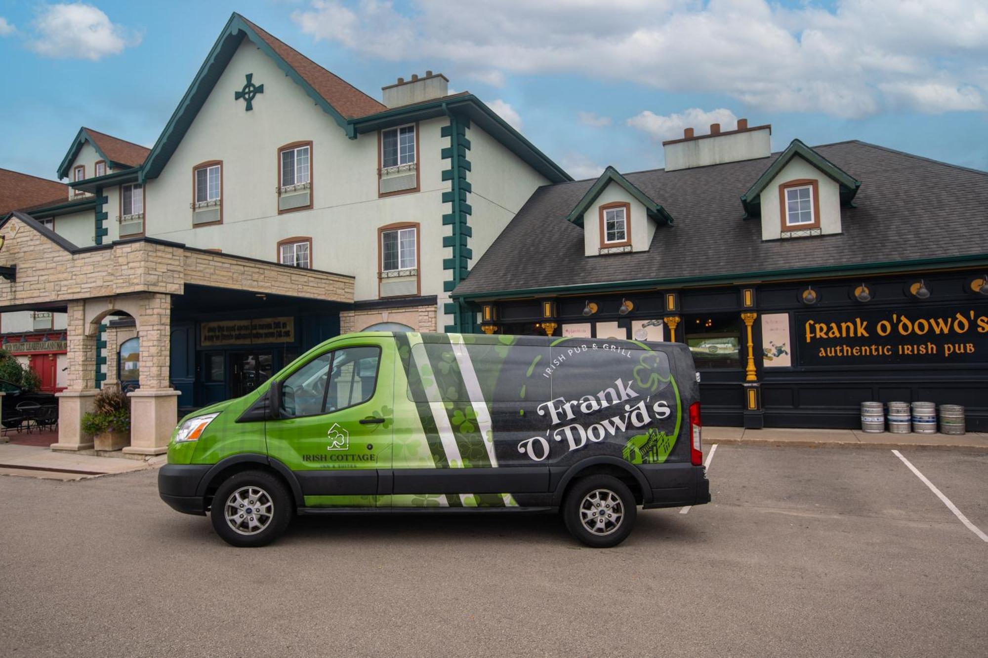 גלנה Irish Cottage Inn & Suites מראה חיצוני תמונה