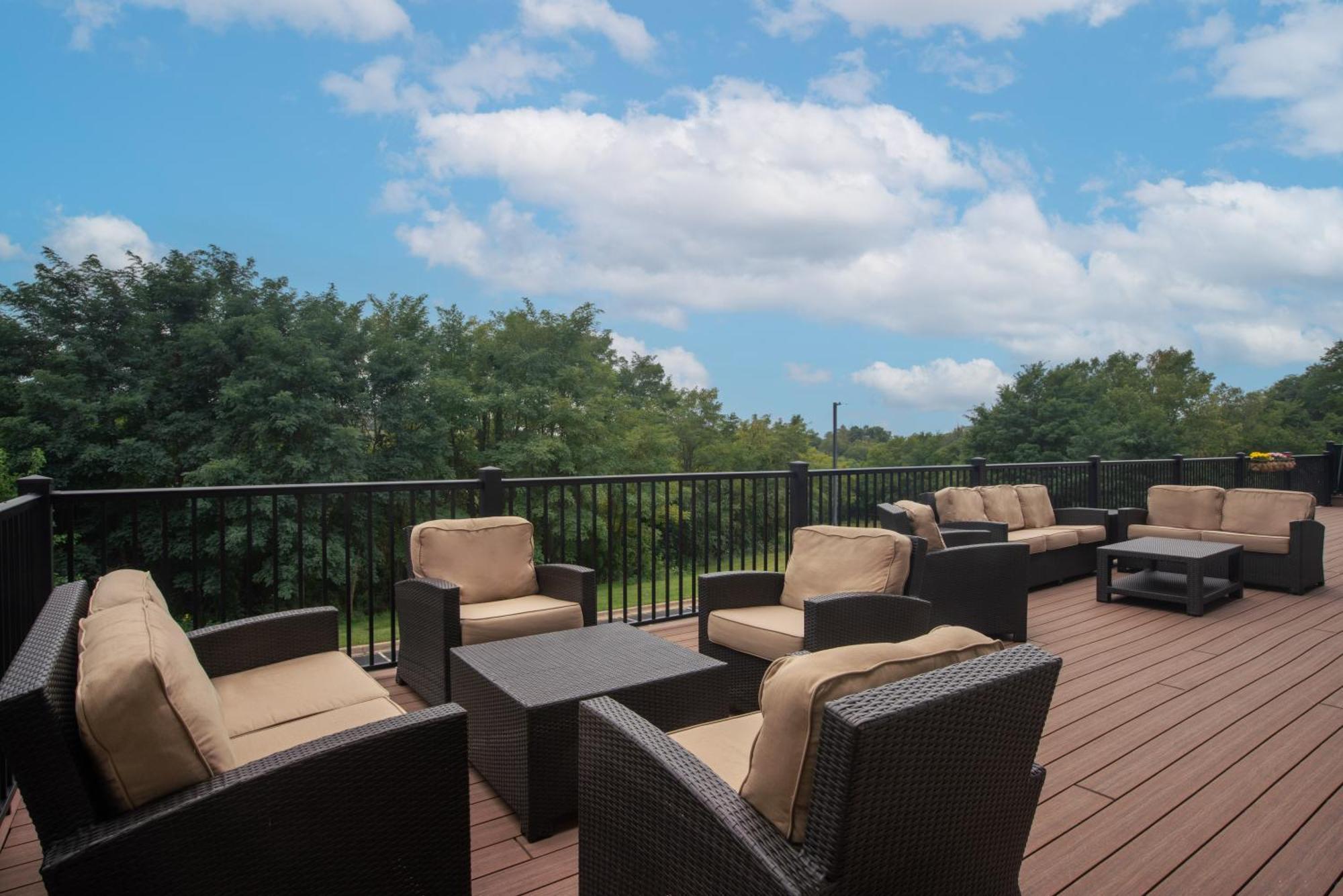 גלנה Irish Cottage Inn & Suites מראה חיצוני תמונה