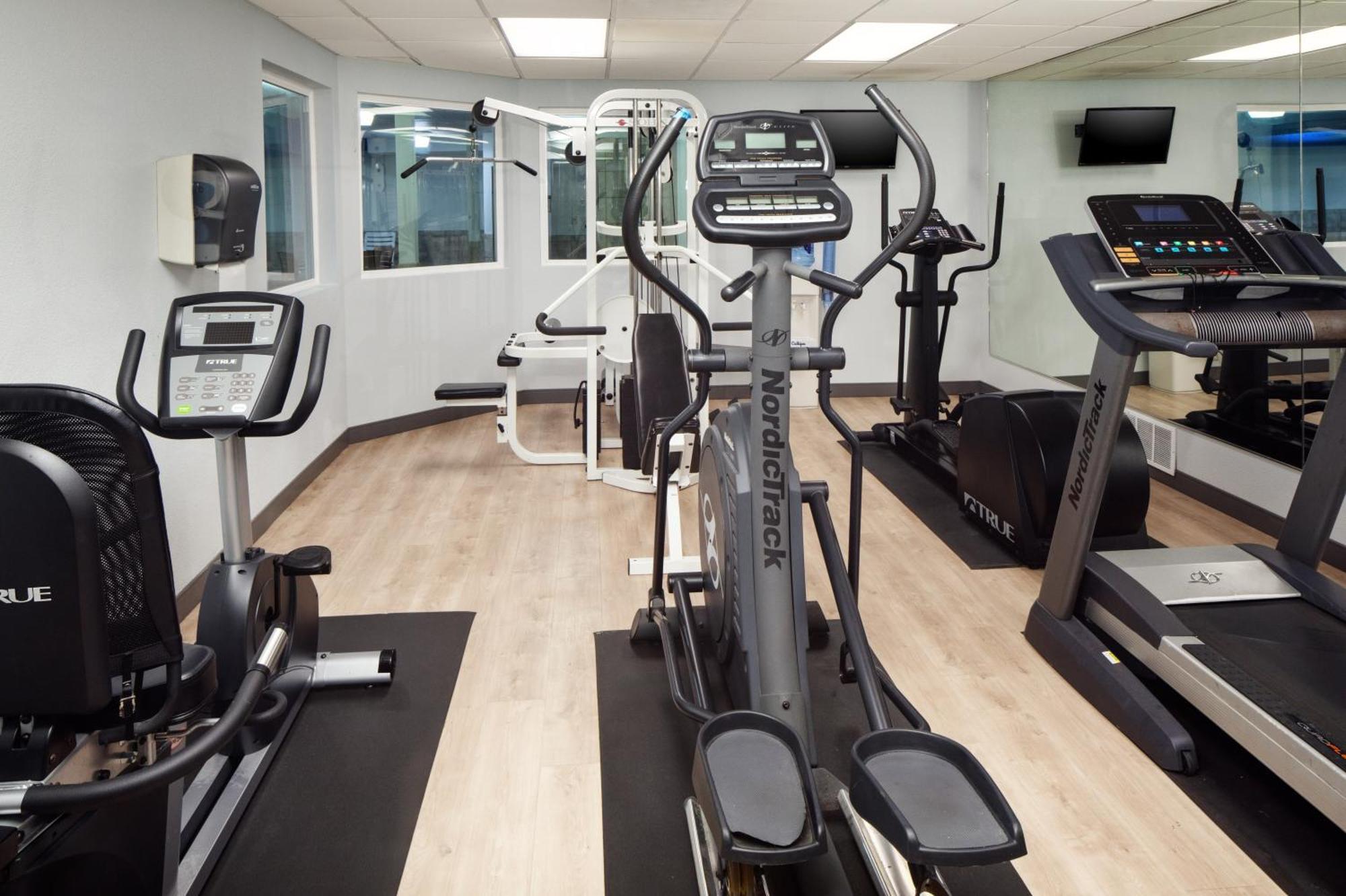 גלנה Irish Cottage Inn & Suites מראה חיצוני תמונה