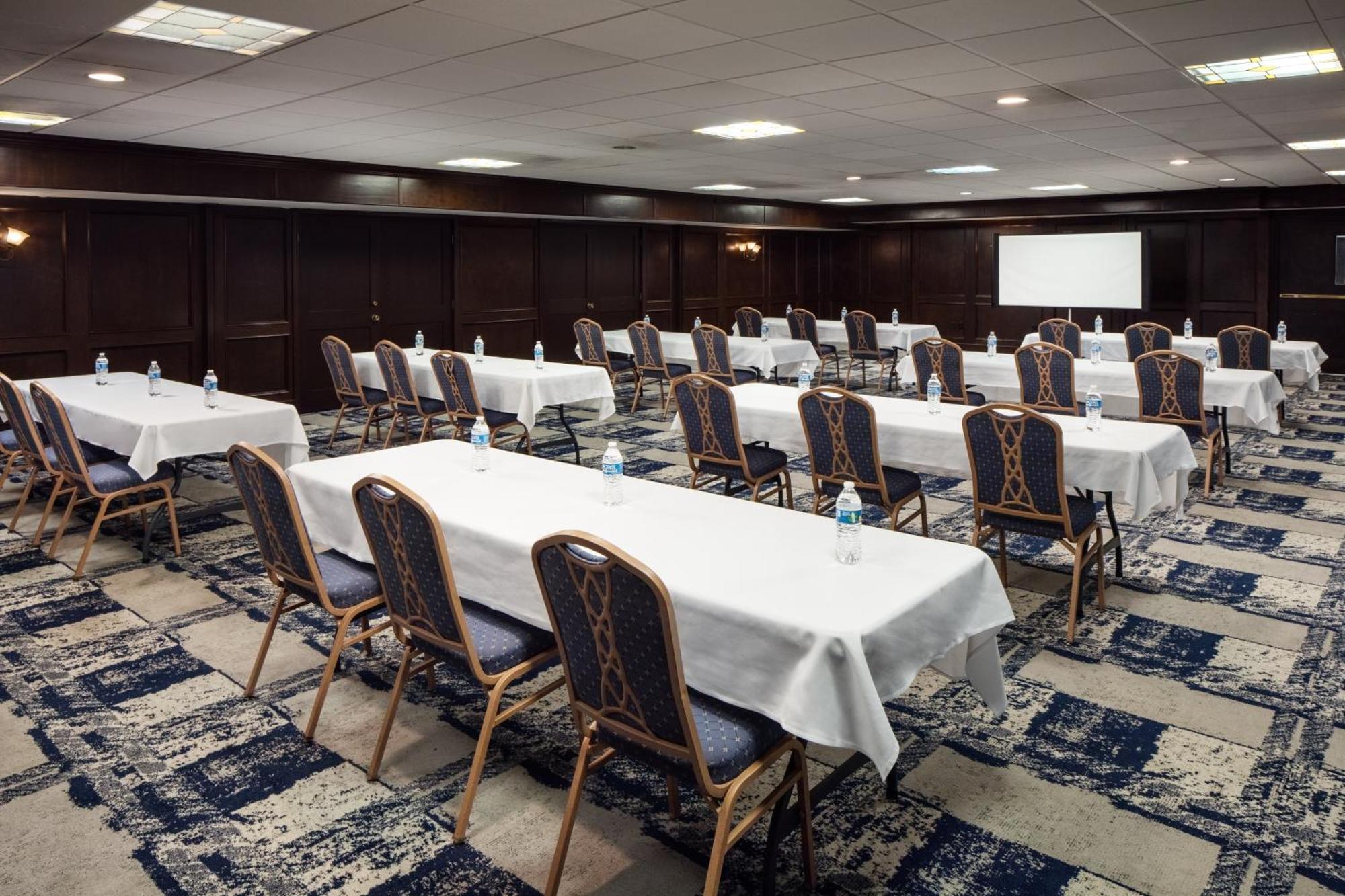 גלנה Irish Cottage Inn & Suites מראה חיצוני תמונה